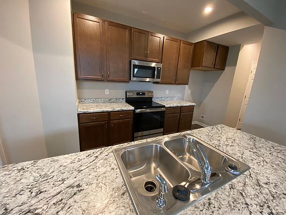 4th image of 960 Southline Dr
