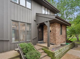 3899 Mission Hills Rd, Northbrook, IL 60062