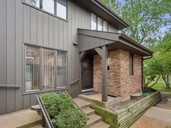 3899 Mission Hills Rd, Northbrook, IL 60062