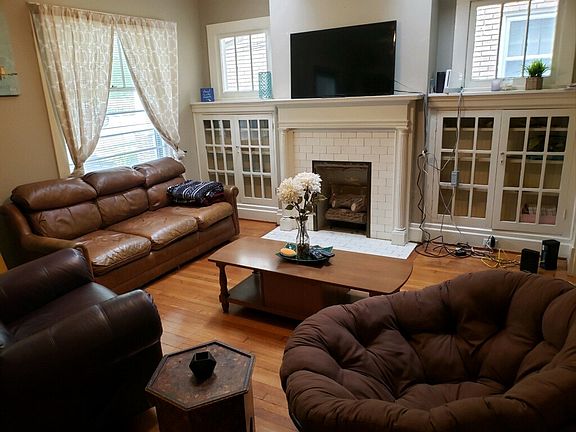 2nd image of 462 E Maxwell St #1