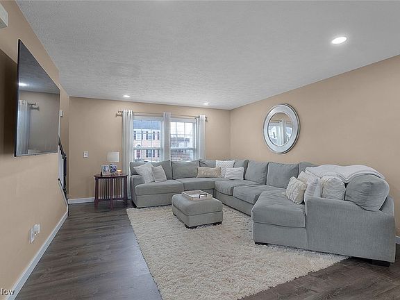4th image of 4871 Treeline Dr