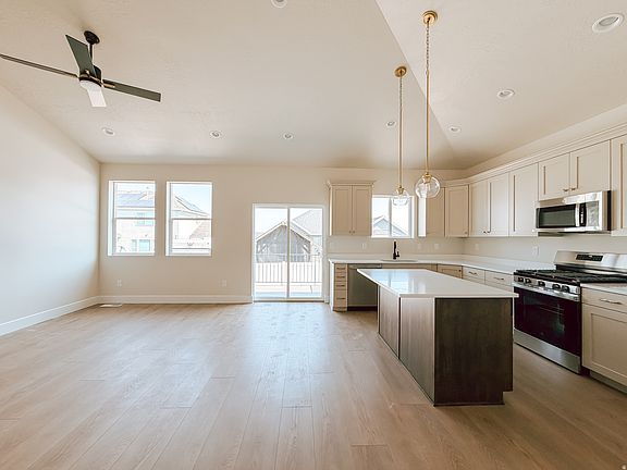 4th image of 492 W 1910 N #311