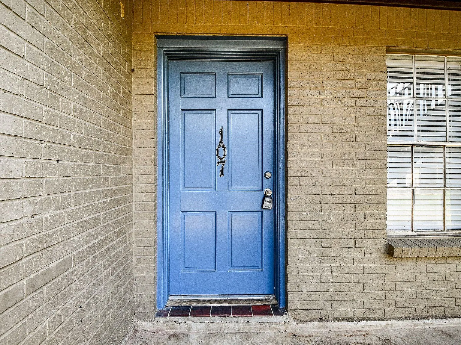 2 bed, 1.0 bath, 750 sqft, $1,265 — Photo 2