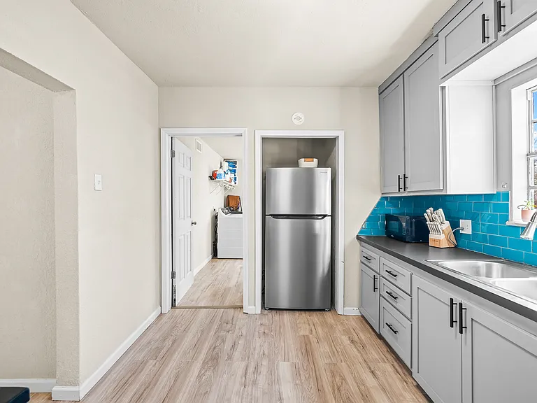 435 W Lynn St — Photo 11