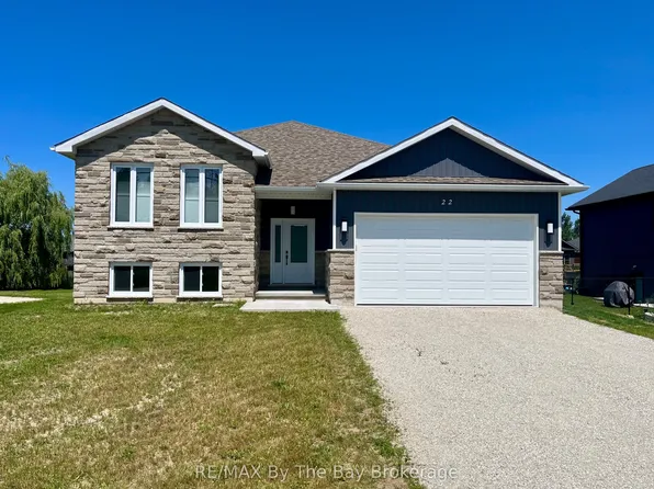 22 Lakeshore Rd, Wasaga Beach, ON L9Z 2Y5