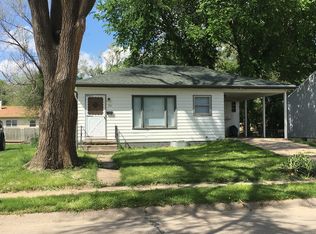 910 Hopkins Dr, Bellevue, NE 68005