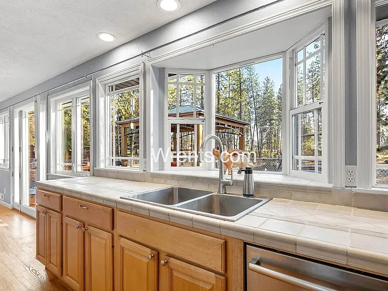 1415 W Borden Rd — Photo 3