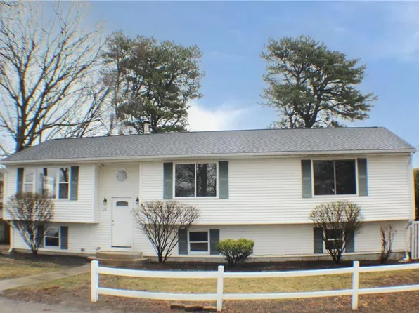 26 Albert Rd, Warwick, RI 02889