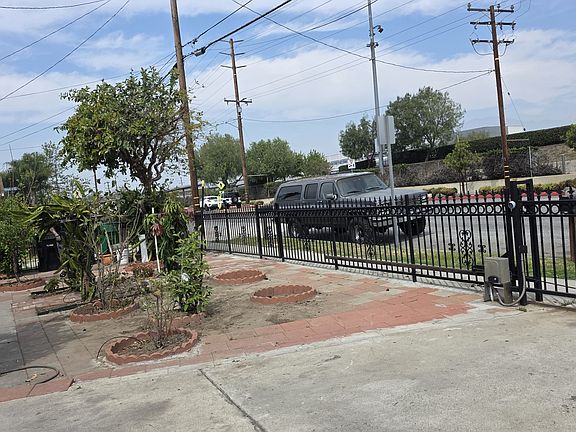 5th image of 13410 Francisquito Ave