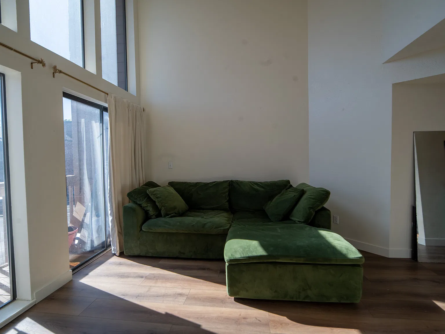 1 bed, 660 sqft, $2,100 — Photo 2