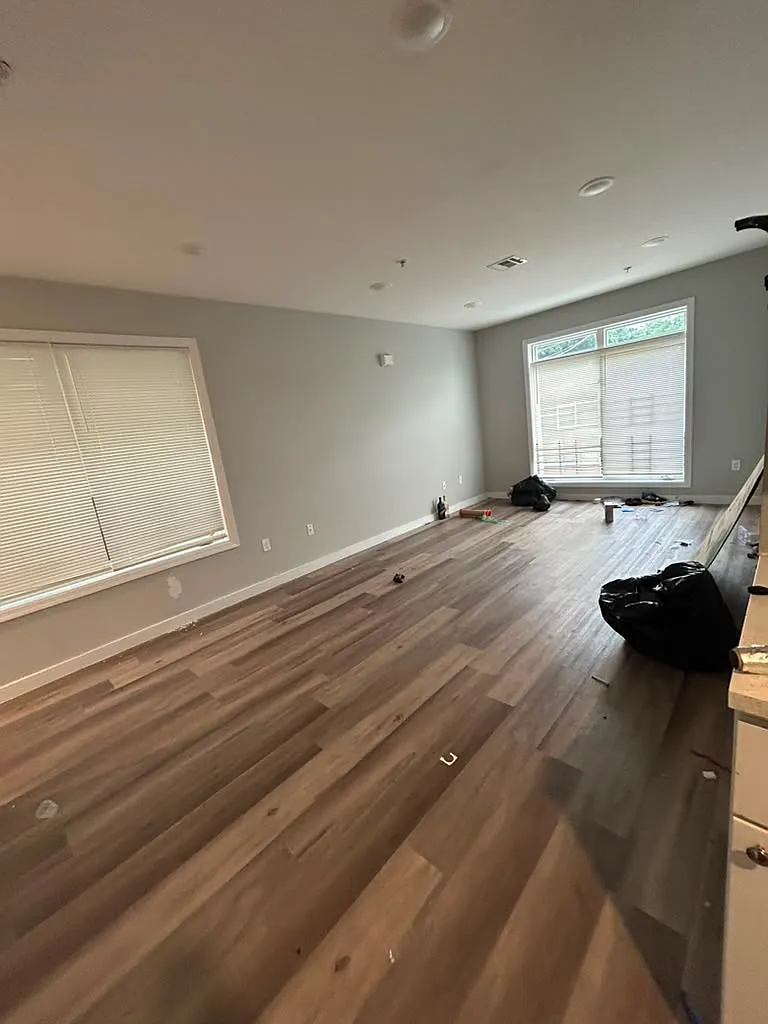 3 bed, $2,372 — Photo 2