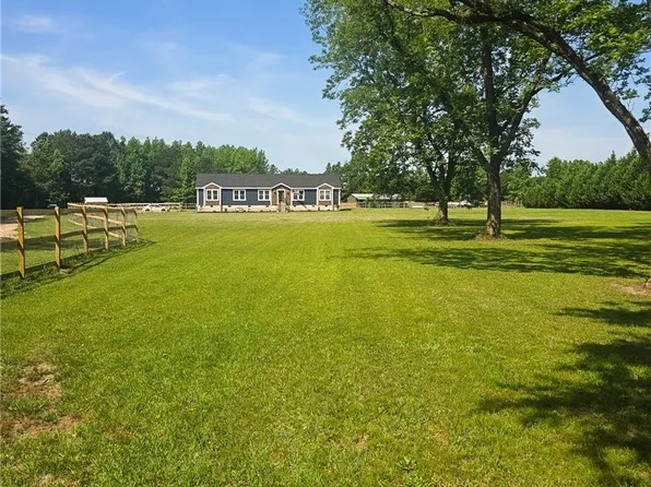 9109 Chickenfoot Rd, Saint Pauls, NC 28384