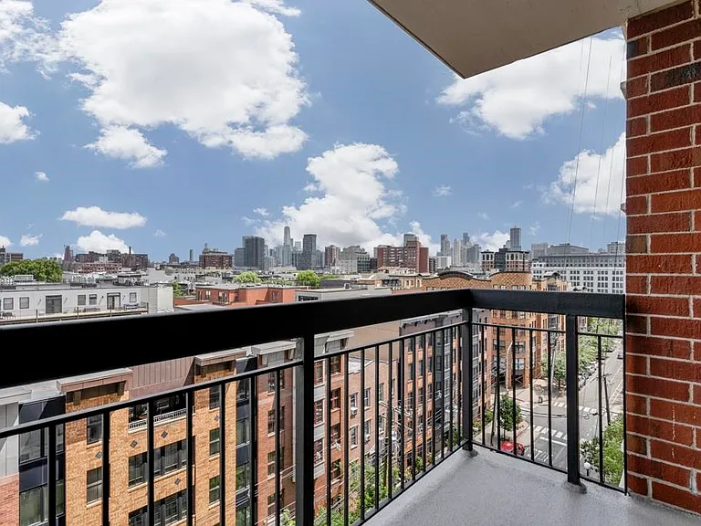 700 1st St #8F — Photo 20