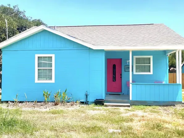 1520 S Kossuth St, Rockport, TX 78382