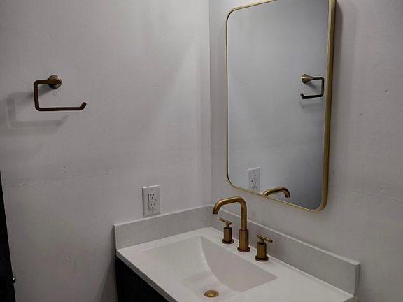 5th image of 6003 Windham Ave #3