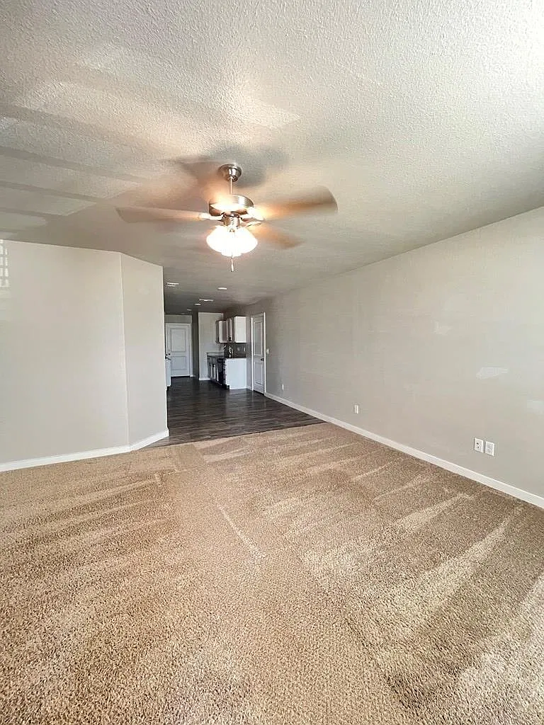 3 bed, 2.0 bath, 1293 sqft, $2,700 — Photo 3