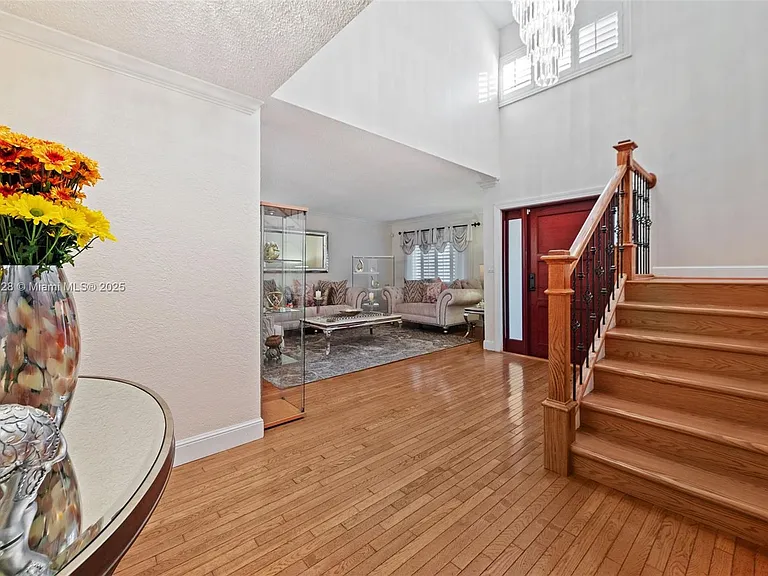 1211 Algeria Ave — Photo 9
