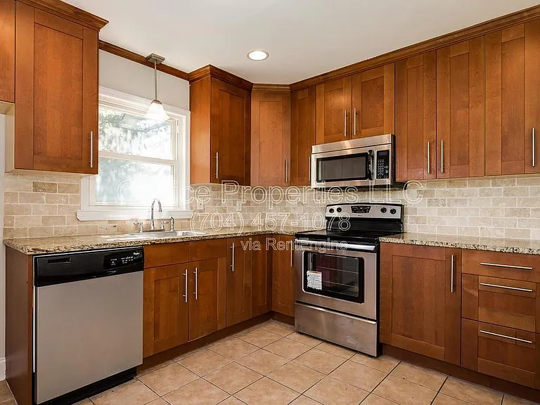 6827 Woodstream Dr — Photo 6