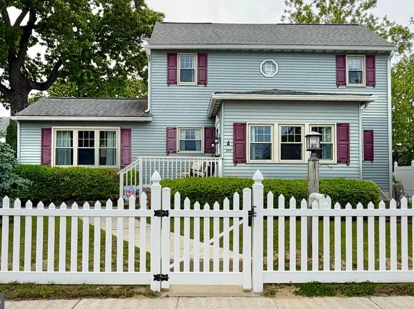200 N Oak Ave, National Park, NJ 08063