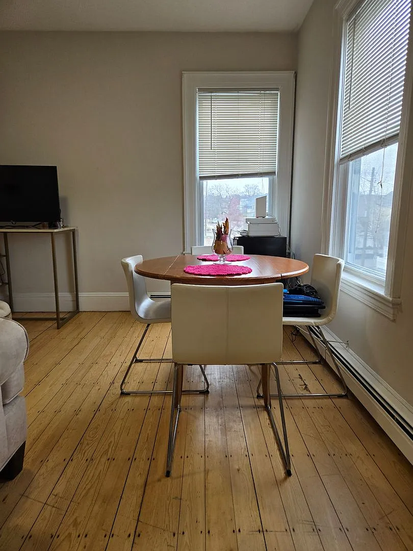 Nicely renovated 3 bed with in-unit laundry in Watertown! — Photo 2