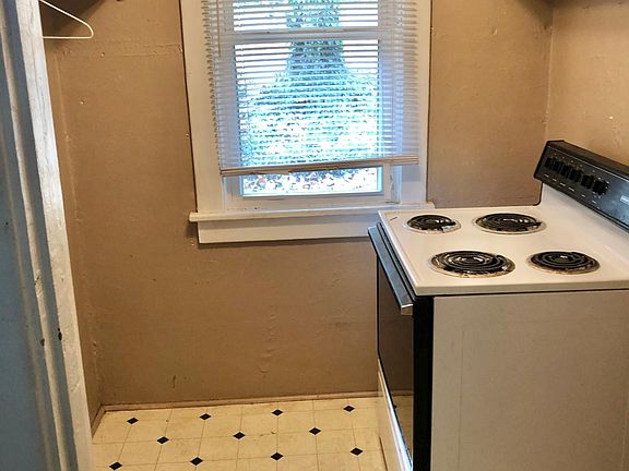 4th image of 423 W Poplar St #1