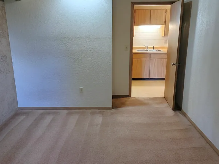 Lakefront Apartments for Rent in North Pole, AK | Beaver Lake Apartments — Photo 11