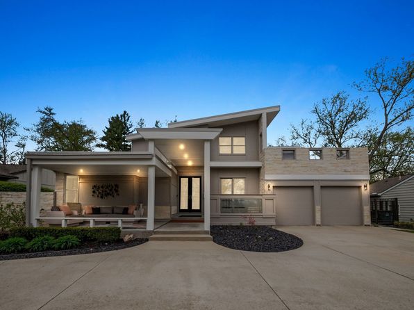 1733 Pembroke Rd, Birmingham, MI 48009
