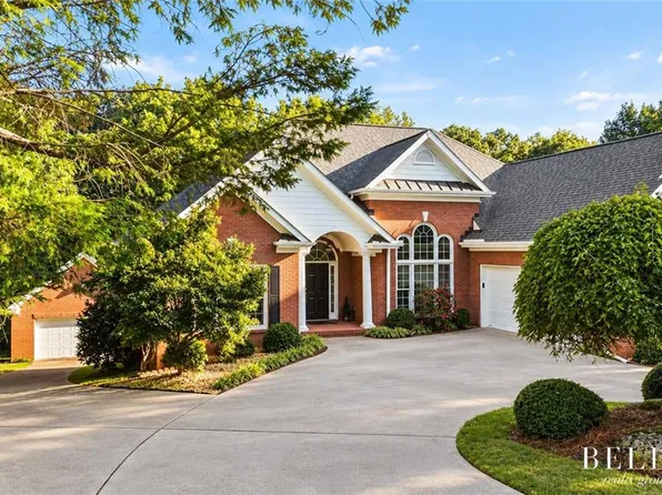 8645 Anchor On Lanier Ct, Gainesville, GA 30506