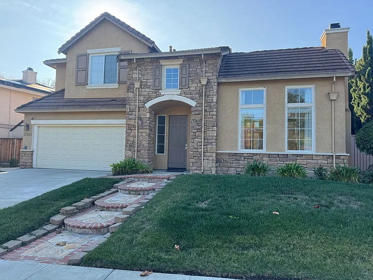 37815 Fernwood Ct — Photo 3