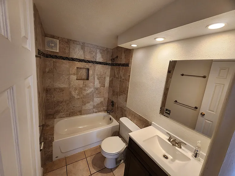 5449 S Greenwood St — Photo 6