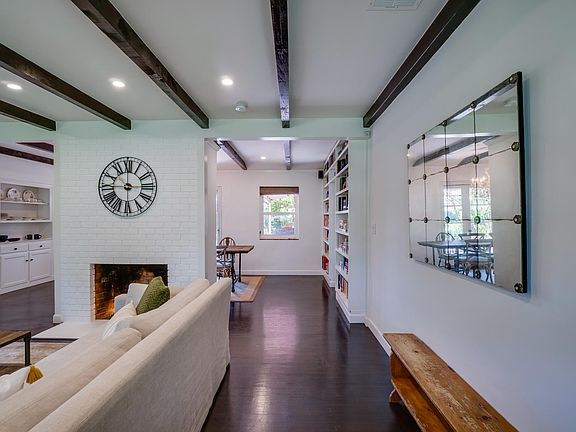 5th image of 2806 Paloma St