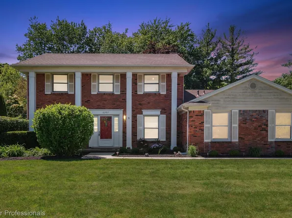 6207 Kiev St, West Bloomfield, MI 48324