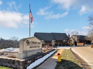 5186 Hollow Wood Ct APT B, Saint Louis, MO 63128