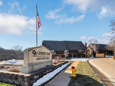 5186 Hollow Wood Ct APT B, Saint Louis, MO, 63128