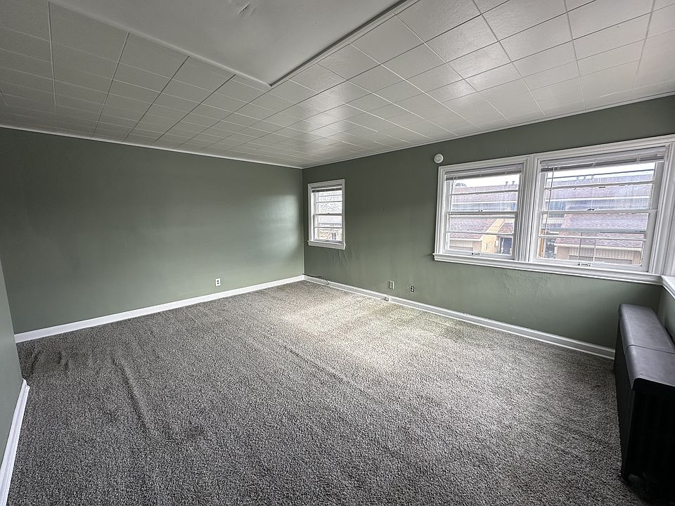1st image of 205 Carlton Ter #1