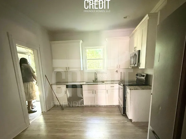 105 N Broad St — Photo 6