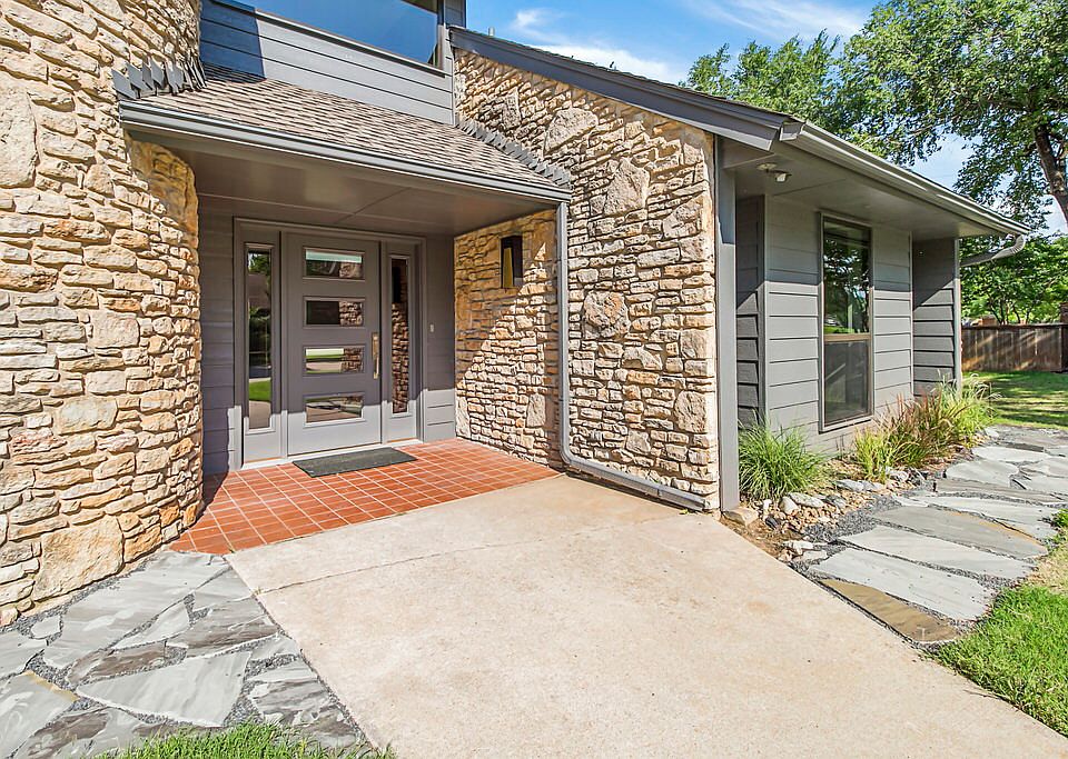1st image of 2800 Castlewood Dr