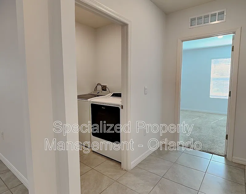 4 bed, 2.0 bath, 1828 sqft, $2,500 — Photo 3