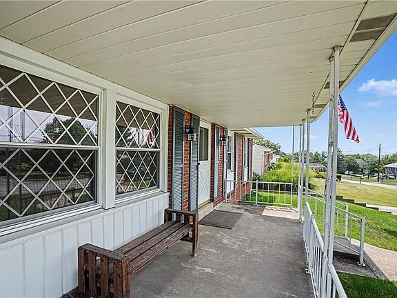 4th image of 411 Palomino Dr