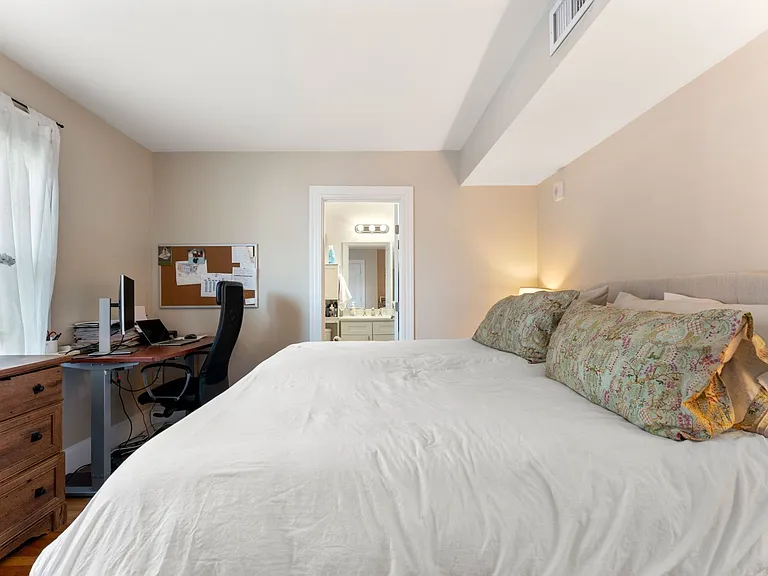 93 Pierce Ave #2 — Photo 8