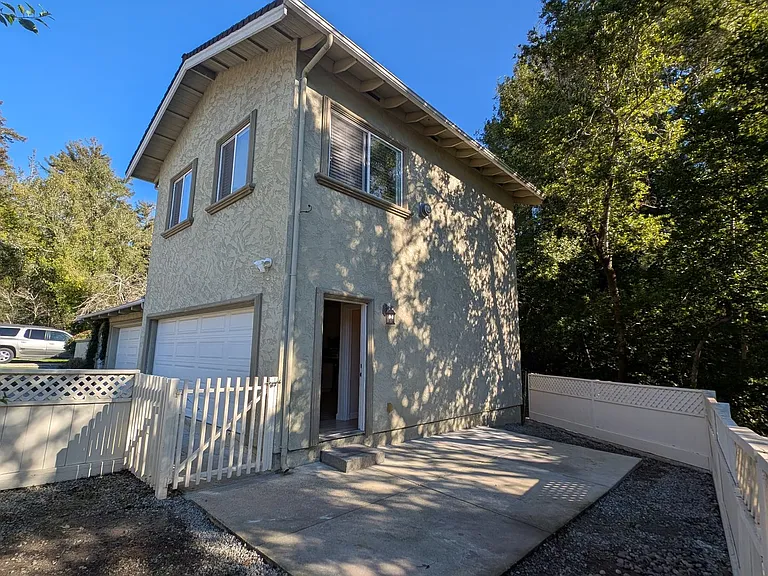 112 Bethany Dr — Photo 2