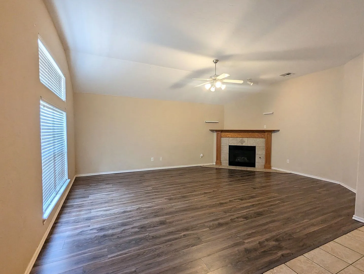 Spacious 3-Bedroom Norman Home with Bonus Room, Fireplace & Fenced Backyard — Photo 3