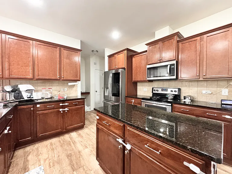3485 Alister Ave SW — Photo 7