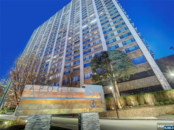 250 Gorge Rd APT 23I, Cliffside Park, NJ 07010