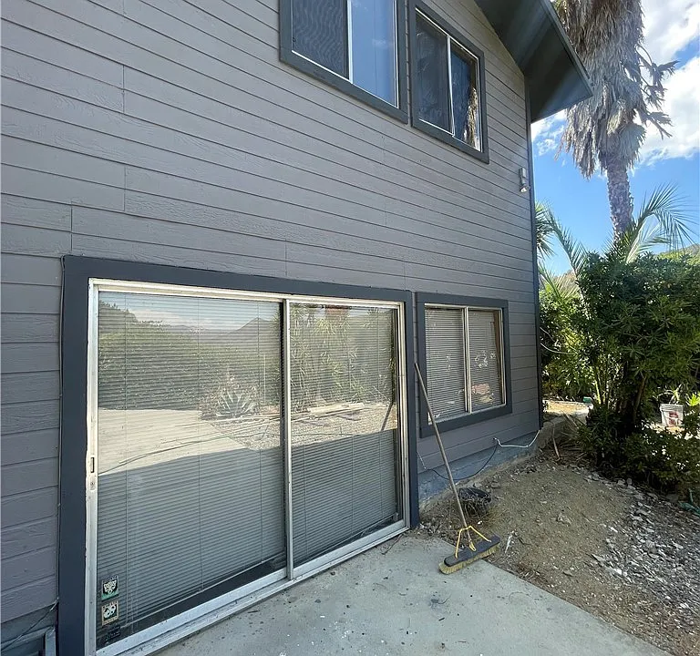 1361 De Luz Rd