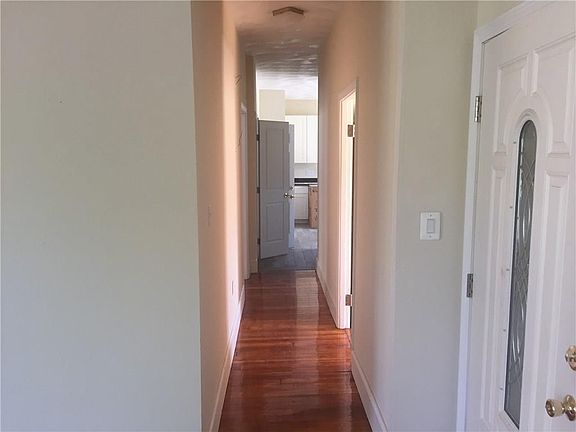 3rd image of 42 Chapin Ave
