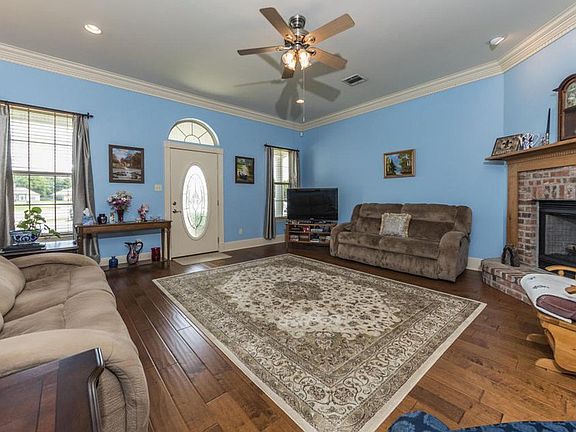 3rd image of 309 Wind Haven Ln