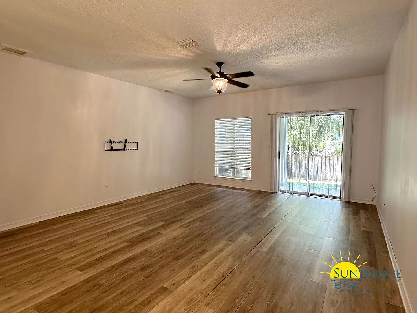 Great 3 BedroomsTownhouse with community pool! — Photo 4