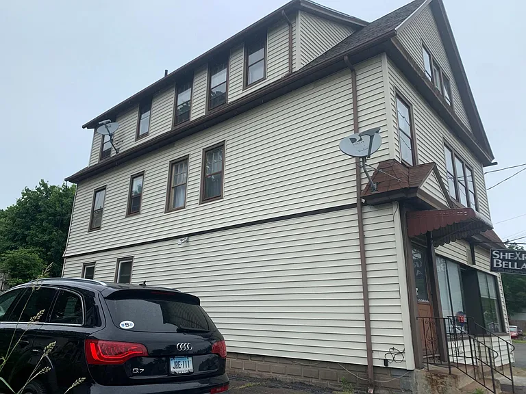 31 Lucy St #3 — Photo 1