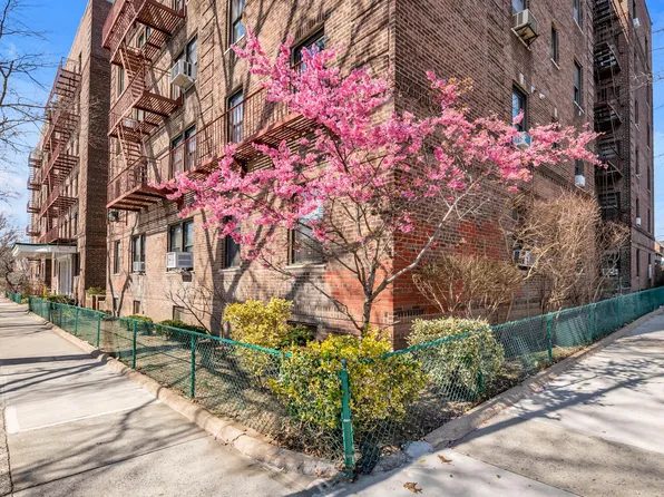 41-15 50th Avenue image 1 of 6